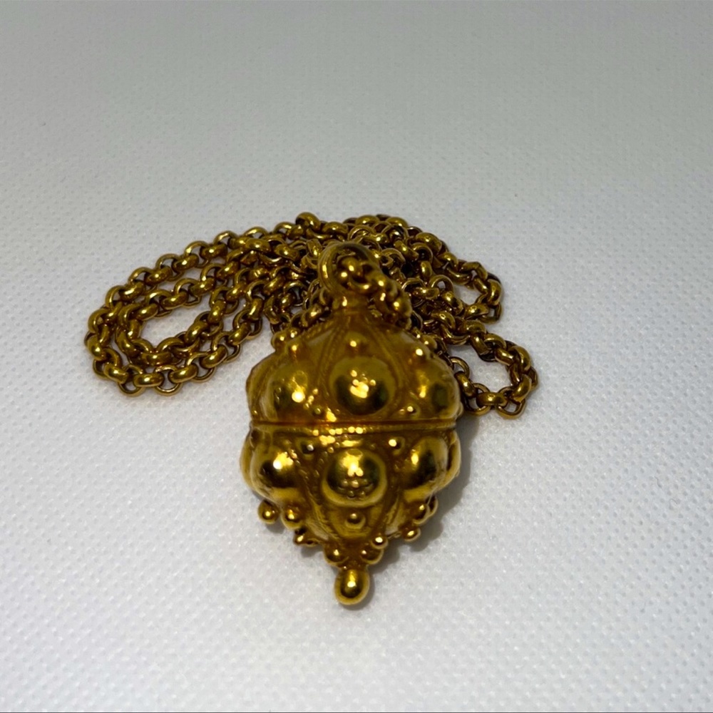 Metropolitan Museum of Art 22K Plated Necklace - Picture 4 of 6